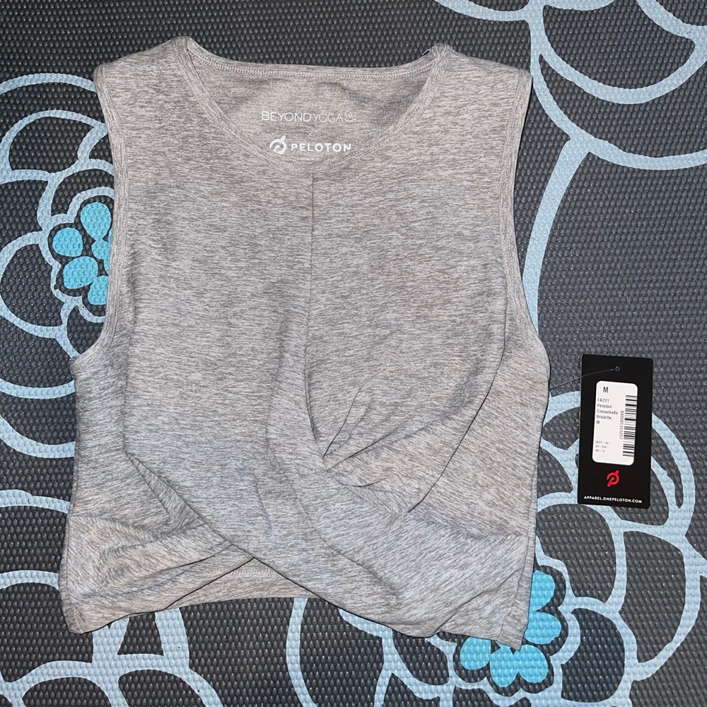 Beyond Yoga/Peloton twist front Crop (Medium)